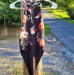 BOGO🆓 -SHEIN Black floral keyhole button bodysuit